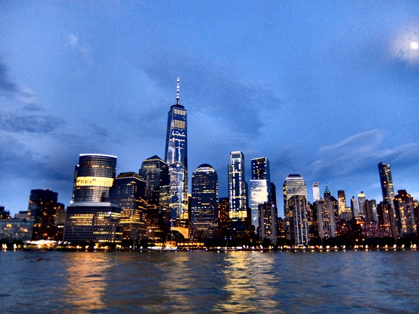 クルージングから見たマンハッタンの夜景